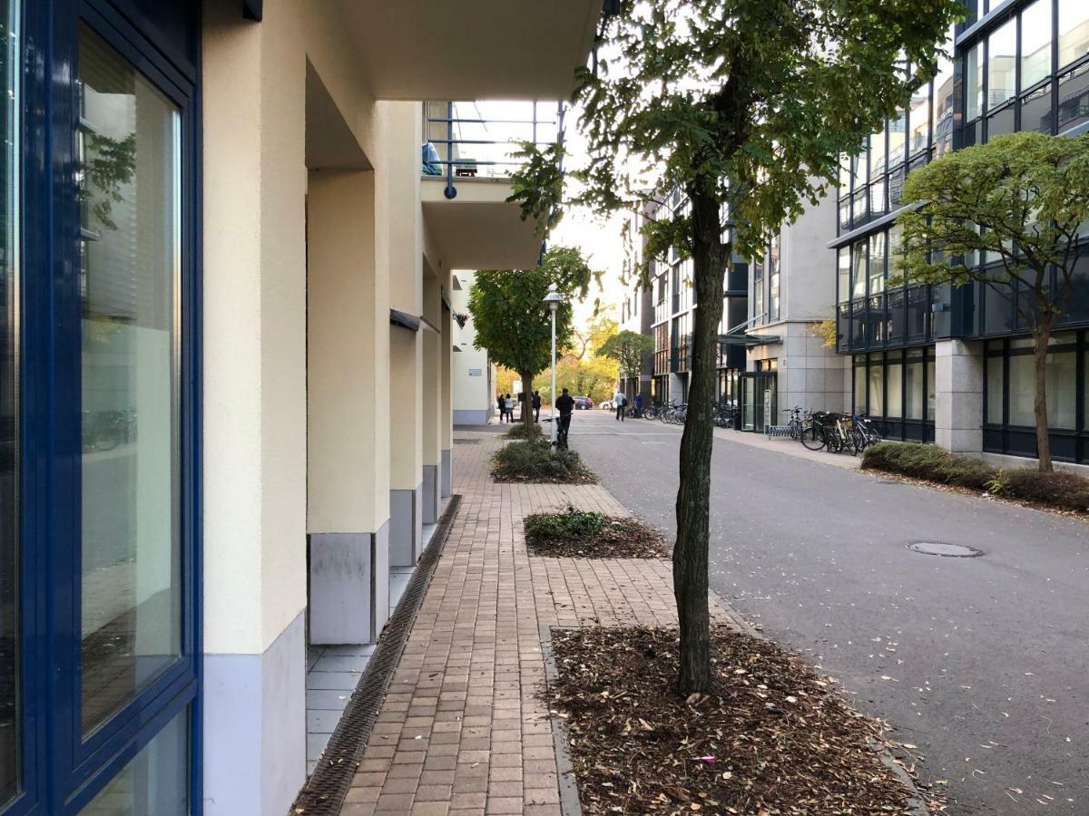 Sonnige Wohnung Im Zentrum Mit Terrasse U Tiefgarage - Netflix & Prime Lipsk Zewnętrze zdjęcie